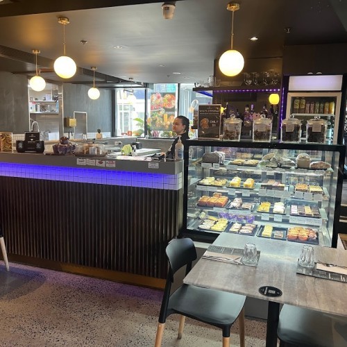 Andonis Cafe & Bar