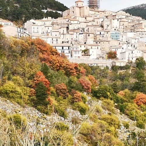 Borgo di Castel del Monte