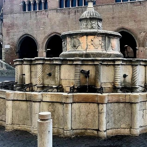 Fontana Della Pigna