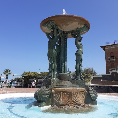 Fontana delle Sirene