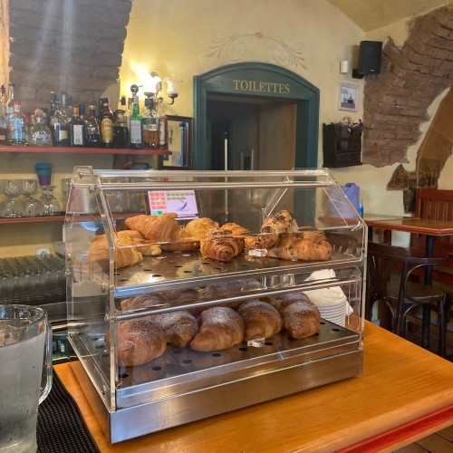 Le Petit Cafe