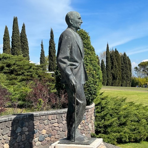 Monumento a Giuseppe Carlo Sigurtà