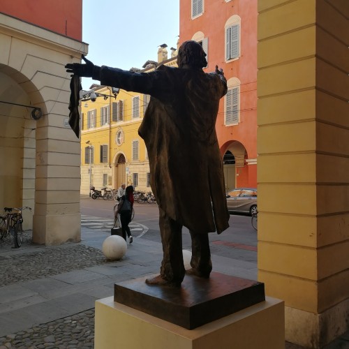 Monumento A Luciano Pavarotti