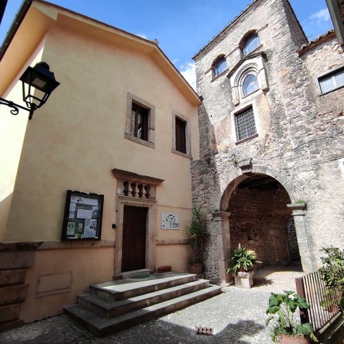 Portale dei Tolomei
