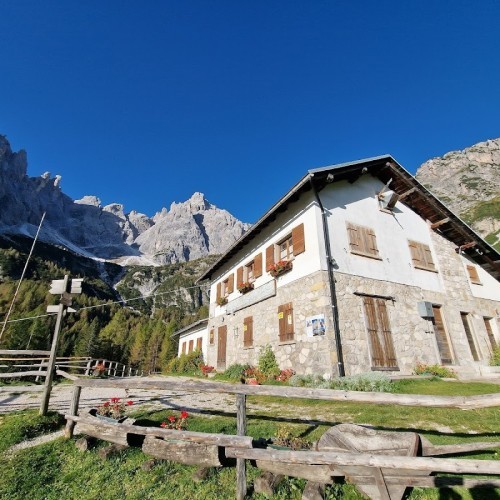 Rifugio Italo Lunelli nel Gruppo Popera-Dolomiti del Comelico